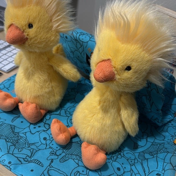 Jellycat Duck Duckling Dorit Plush for Spring Easter Passover Yellow Orange 10in - Picture 8 of 12